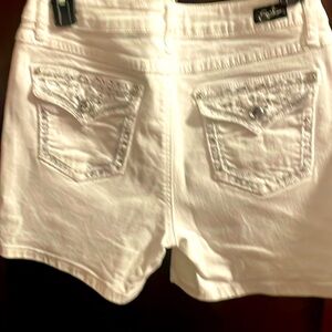 Earl white shorts, size 6